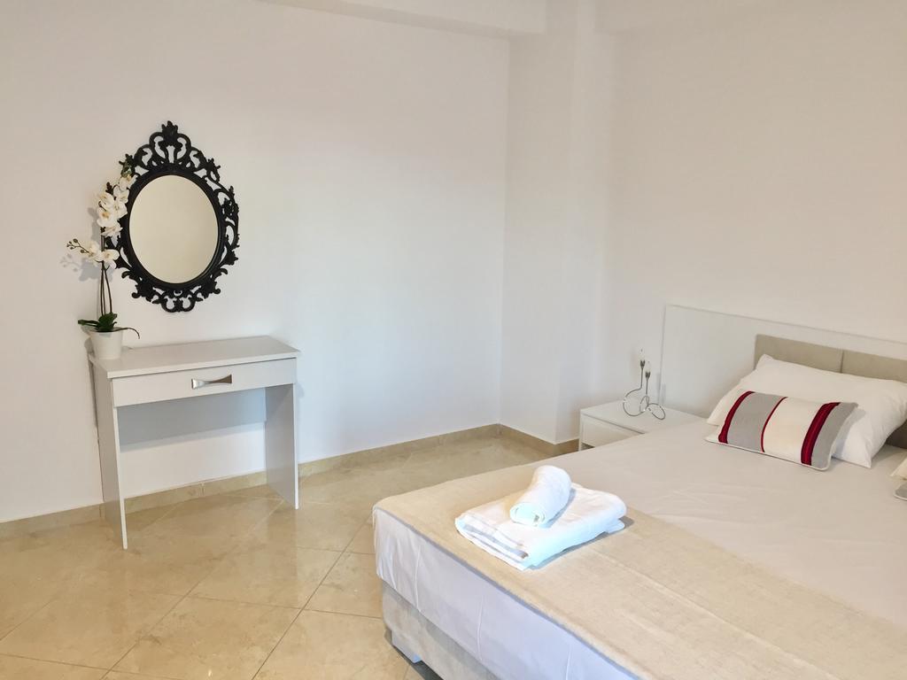 Sea And Sun Apartments Sarandë Quarto foto